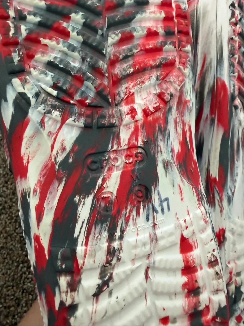 CROCS Classic Marbled Slides in Red White Black